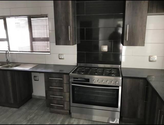 4 BEDROOM PROPERTY TO RENT IN FARRARMERE